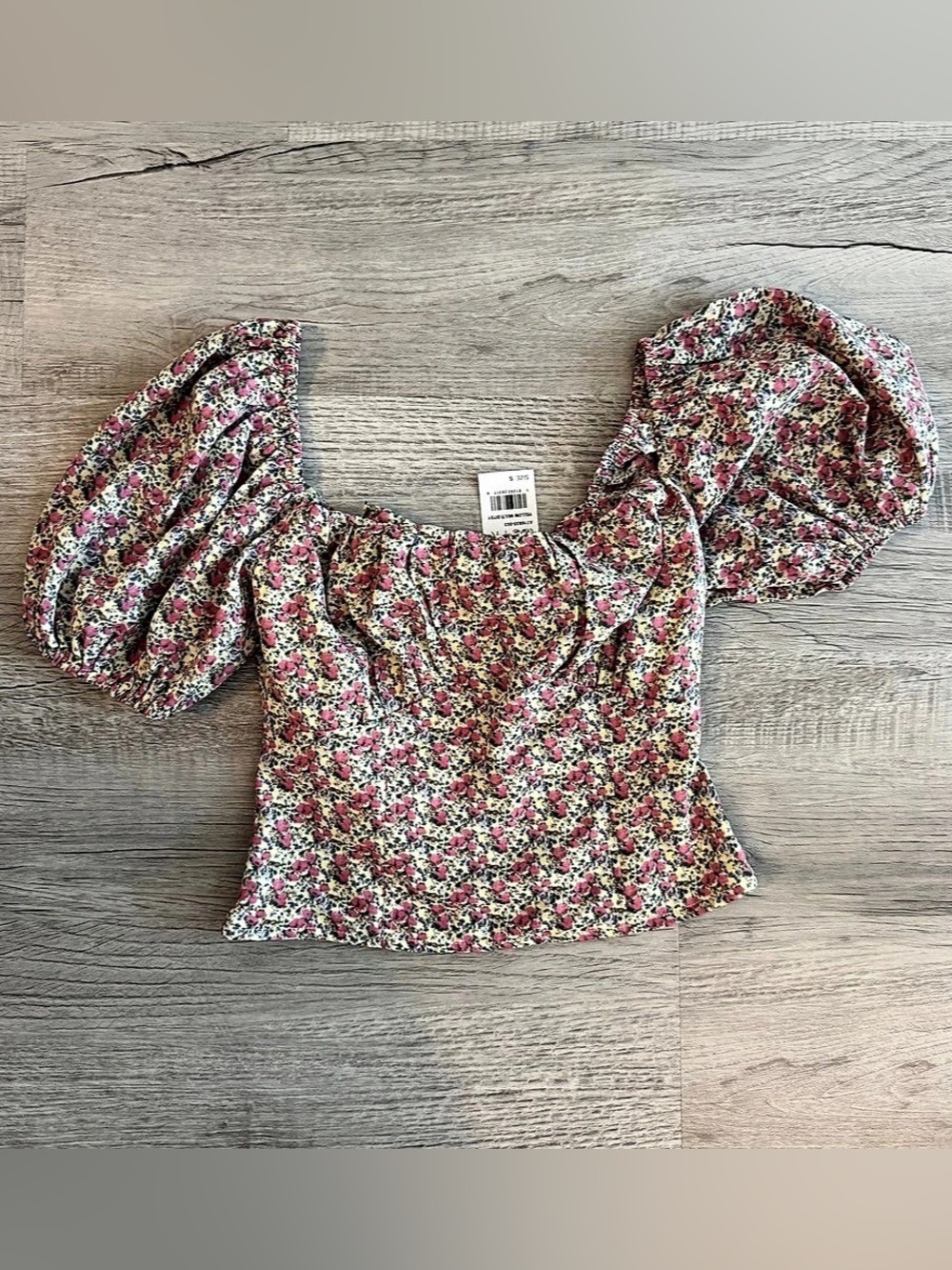 ASTR The Label Puff Sleeve Floral Top Crop Top